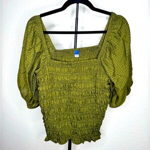 Summer Top with puffy sleeves